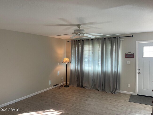 Foto del edificio - 10212 N 97th Ave
