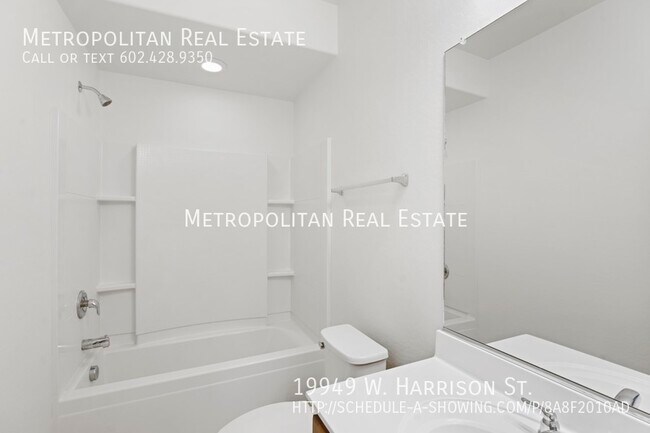 Foto del edificio - 19949 W Harrison St