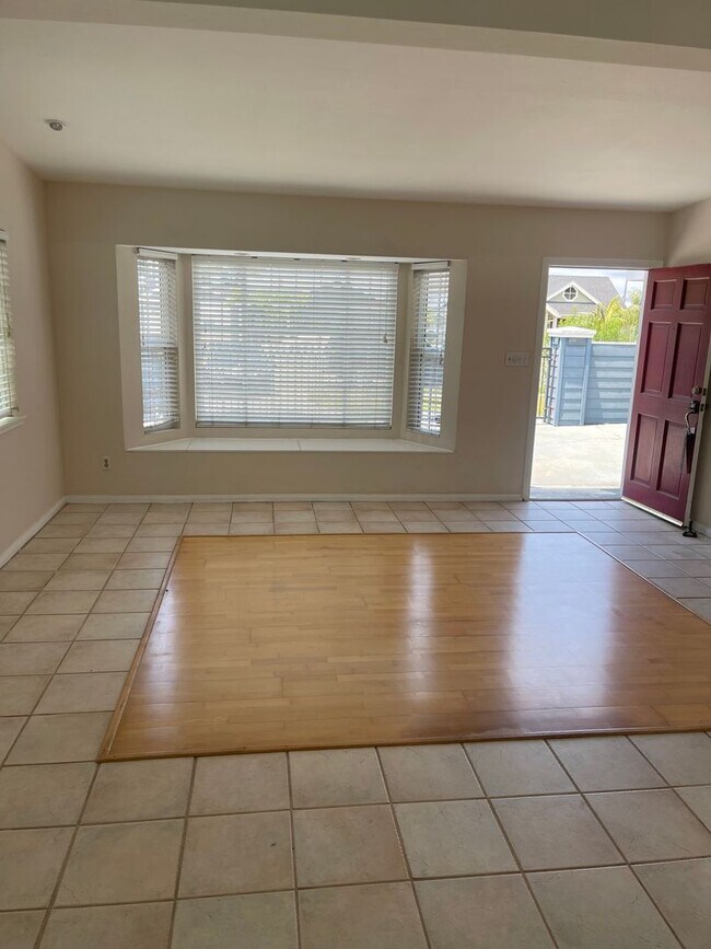 Foto del edificio - 3BR/2BA   By the beach.