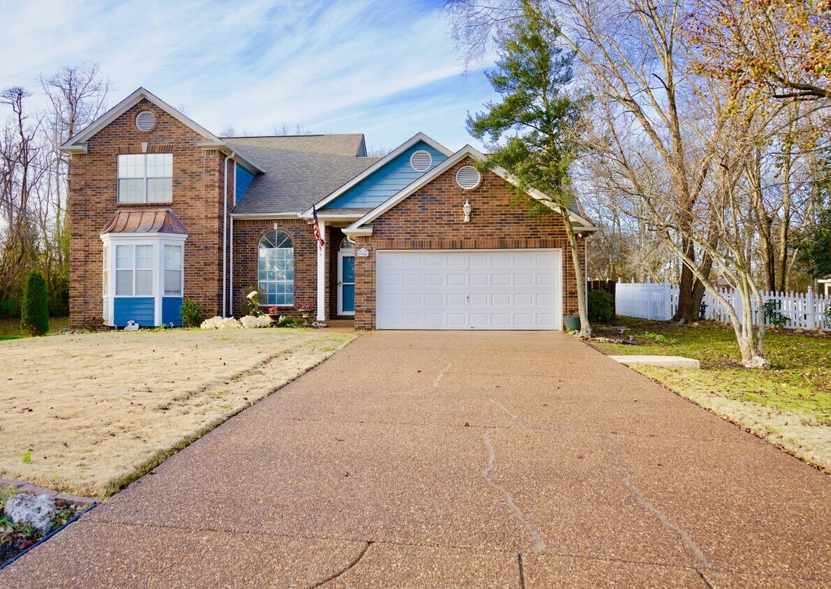 Primary Photo - 904 Blackjack Ct