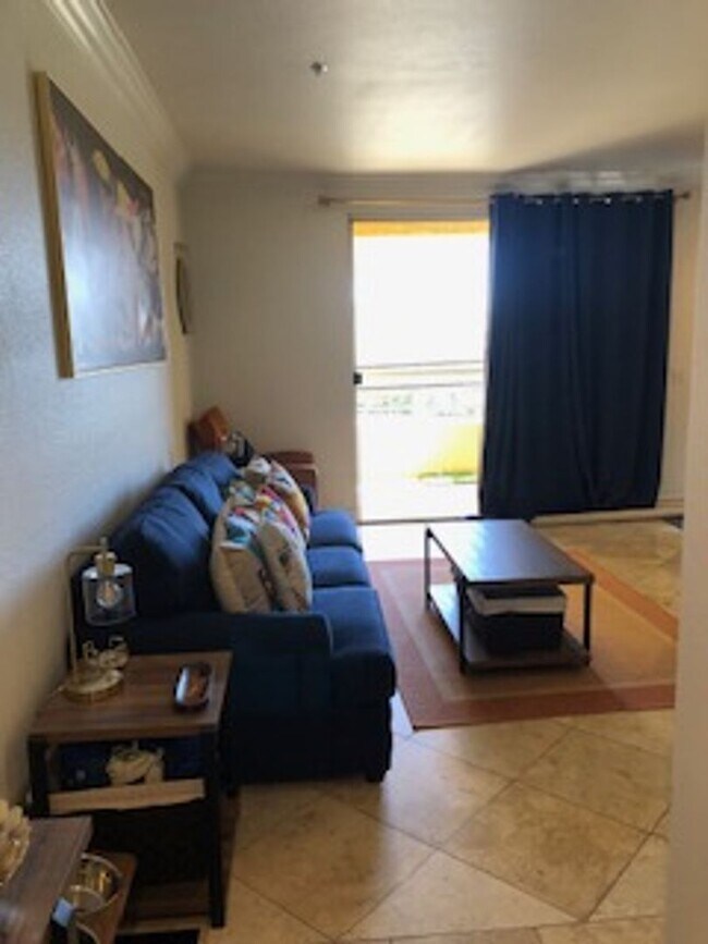 Building Photo - Meridian Unique 1 Bd / 1 Ba  Furnished Lux...