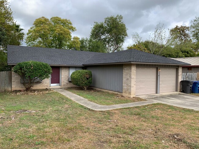 Building Photo - NICE 3 BEDROOM IN IN NORTH EAST ISD - EASY...