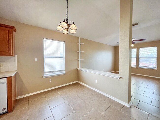 Foto del edificio - 1632 Sunnycrest Cir