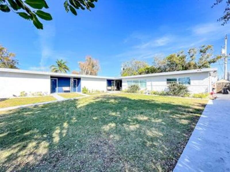 Primary Photo - 407 S Jupiter Ave