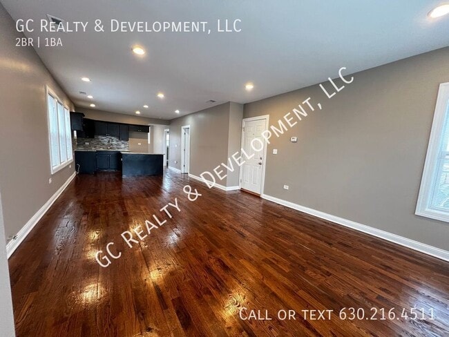 Building Photo - ***2 BDRM / CENTRAL AIR / SHARED GARAGE SP...