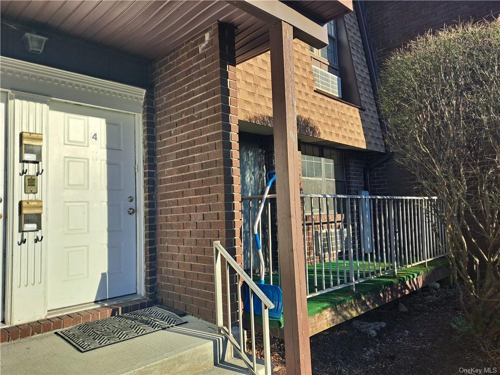 424 Carpenter Ave Unit 4, Newburgh, NY 12550 Condo for Rent in