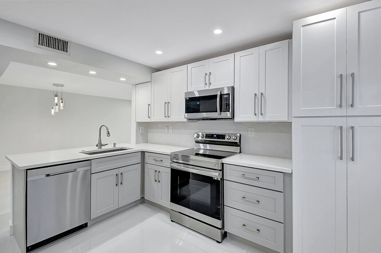 Foto principal - 15378 Lakes of Delray Blvd
