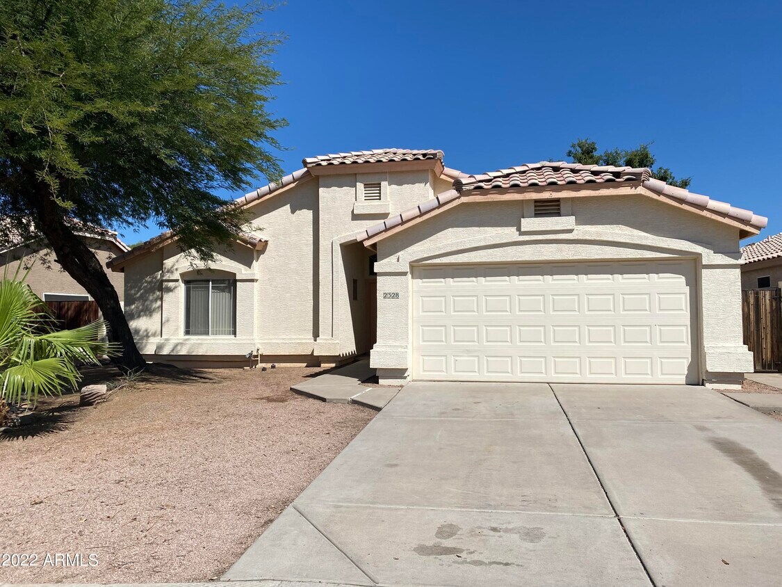 Primary Photo - 2328 E Manor Dr