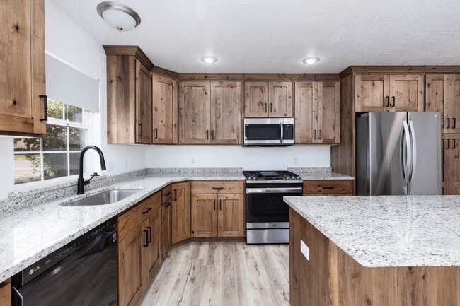 Building Photo - 1010 W 820 S