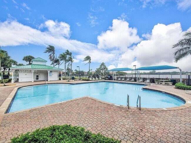 Foto del edificio - 17851 NW 19th St