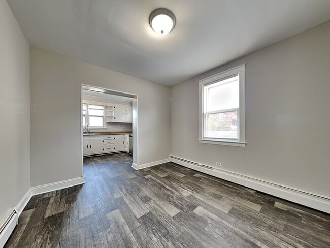 Foto del edificio - 7402 School Ave