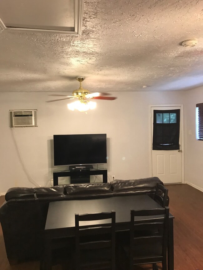 Building Photo - 9283 Five Palms Dr