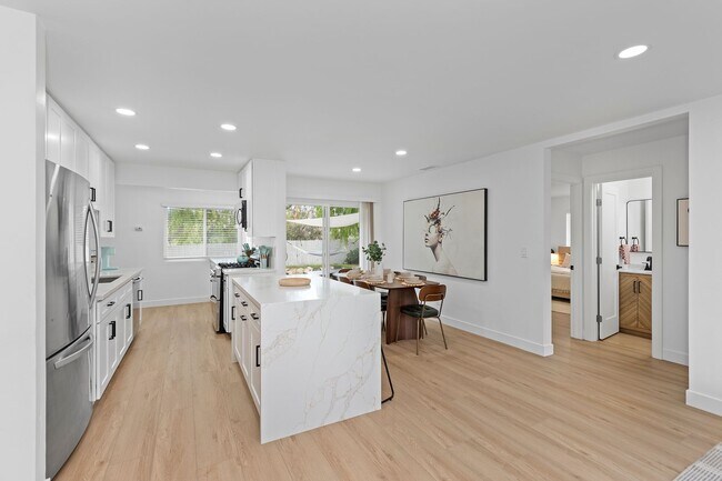 Building Photo - 6412 Cleo St