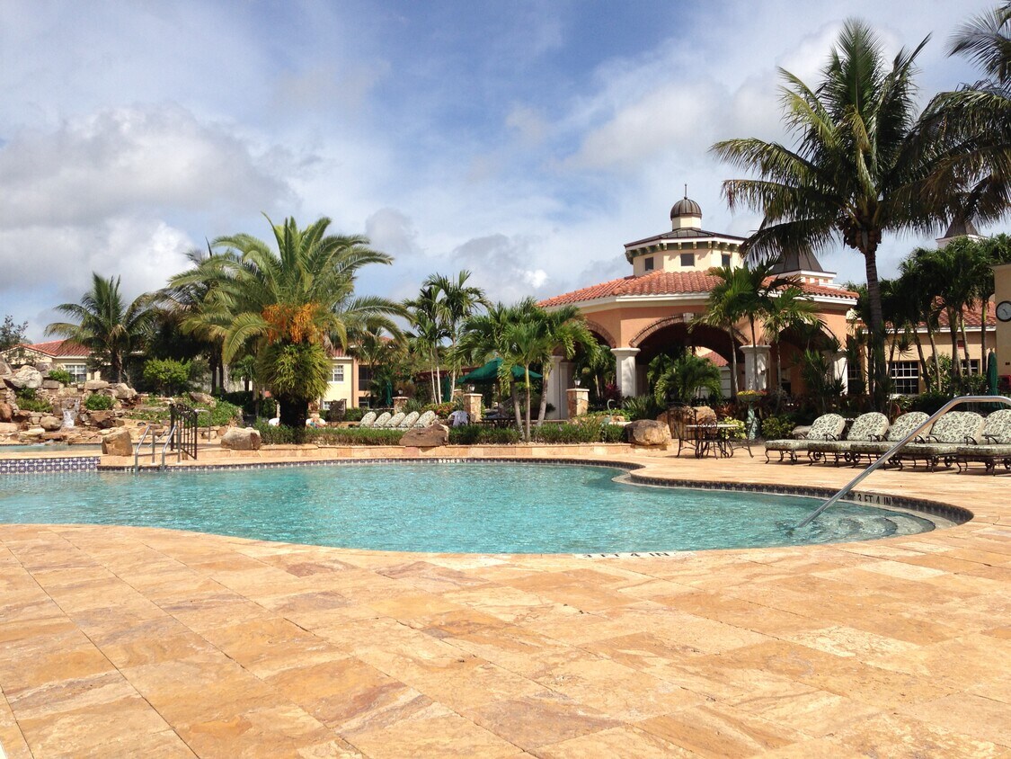 Lagoon pool - 8721 Piazza Del Lago Cir