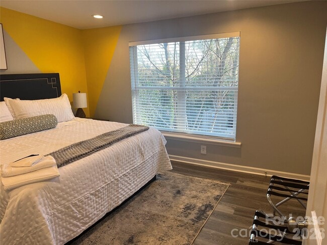 Building Photo - 1816 N McDowell St