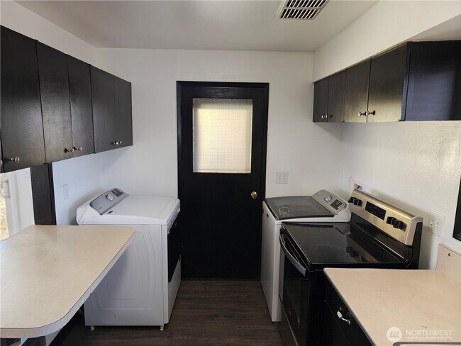 Foto del edificio - 207 March Dr NE