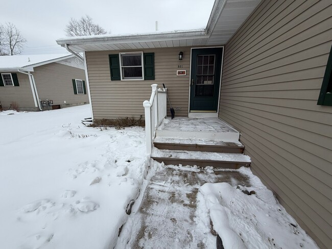 Building Photo - 801 S 15th St