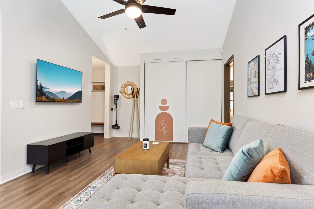 Foto principal - 1011 11th Ave S