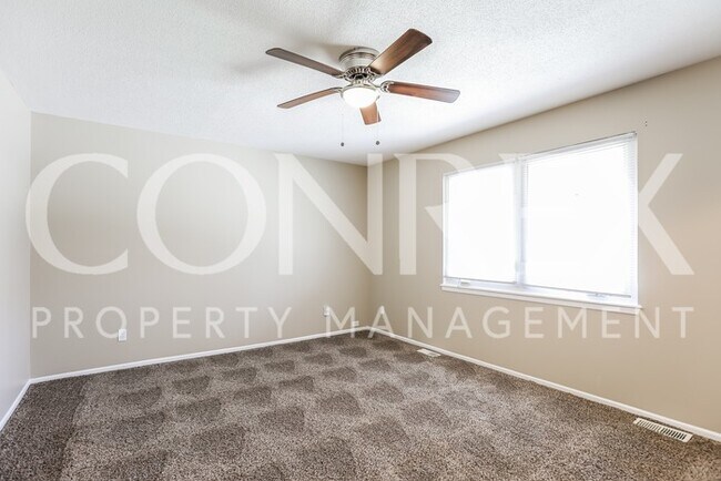 Foto del edificio - Beautiful 3 bedroom Raised Ranch in Lee's ...