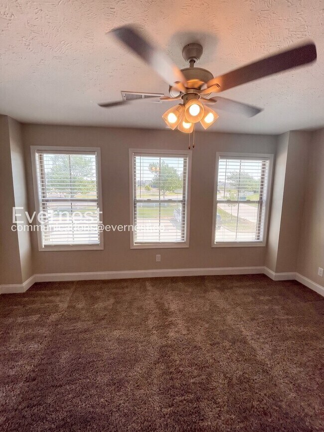 Foto del edificio - 1000 Henry Pl Blvd