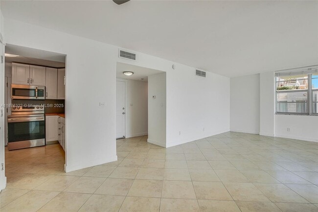 Foto del edificio - 9500 W Bay Harbor Dr