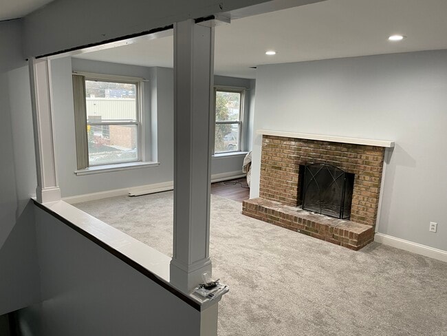 Building Photo - 8 Fanelli Ln