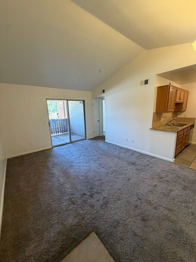 Foto del edificio - Great 1 bedroom 1 bath 2nd floor unit