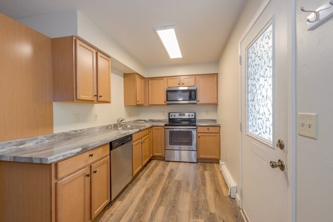 Building Photo - 836 Vine Ave