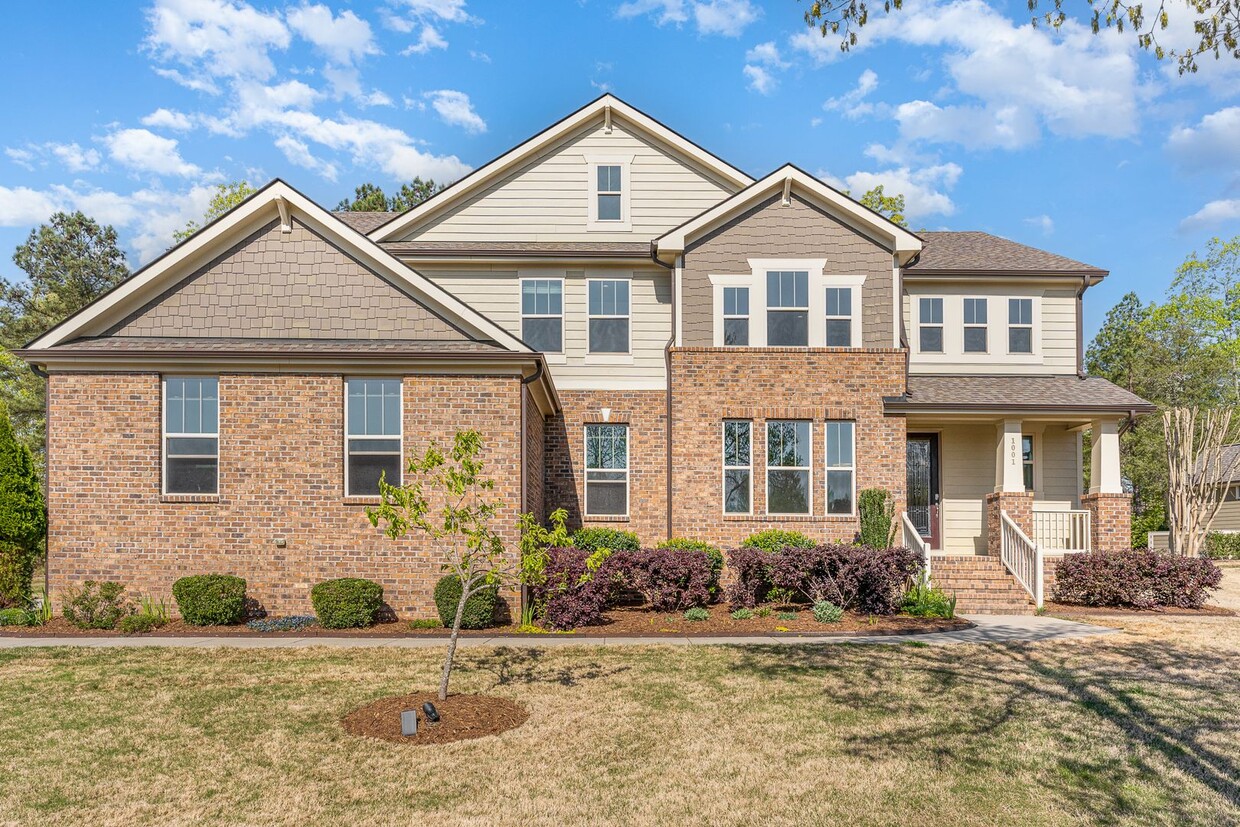 Primary Photo - Gorgeous 5 Bedroom Home with First Floor I...