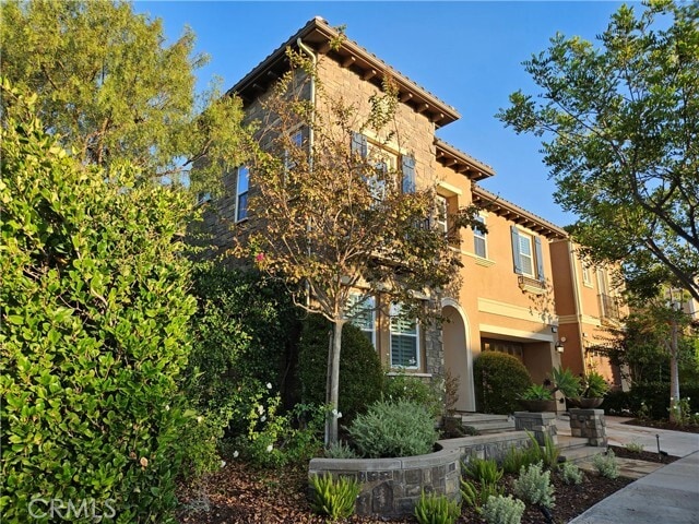 Building Photo - 11 Peony