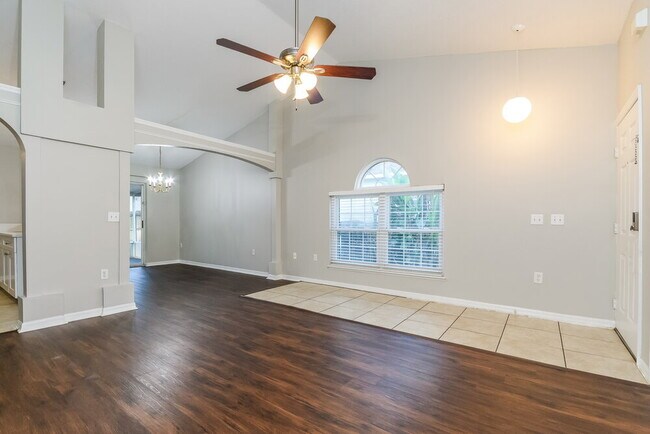 Foto del edificio - 7651 Harbor Lake Dr