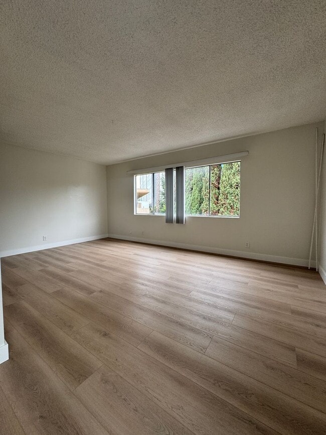 Interior Photo - 351 Plymouth St