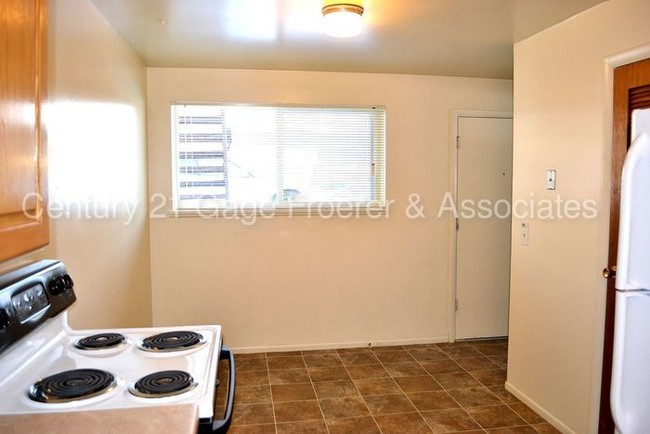 Building Photo - Clearfield 2 Bedroom Apartment