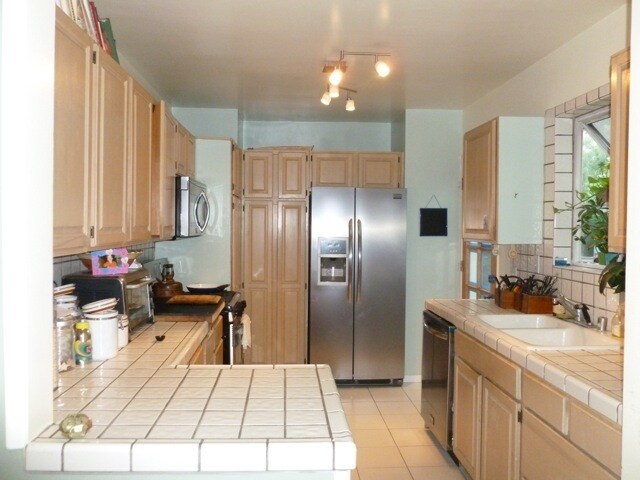 Building Photo - 1218 Cabrillo Ave