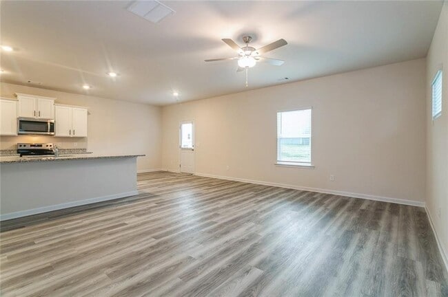 Building Photo - 631 Mackenzie Cv