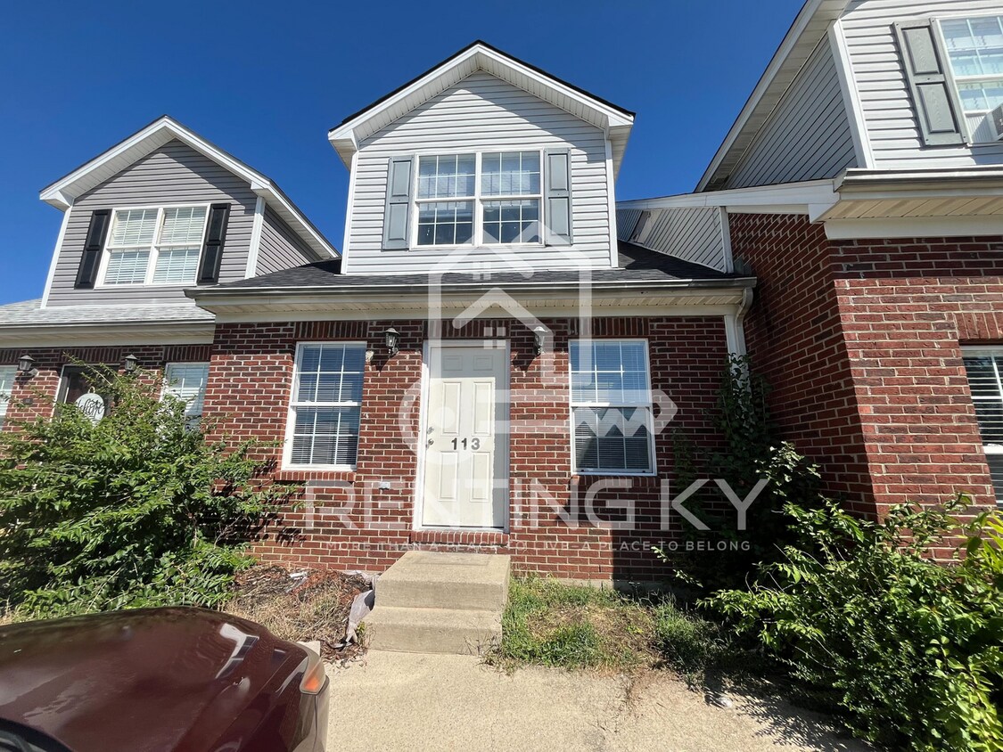 Foto principal - Huge 3-Bed, 2.5-Bath Townhouse!