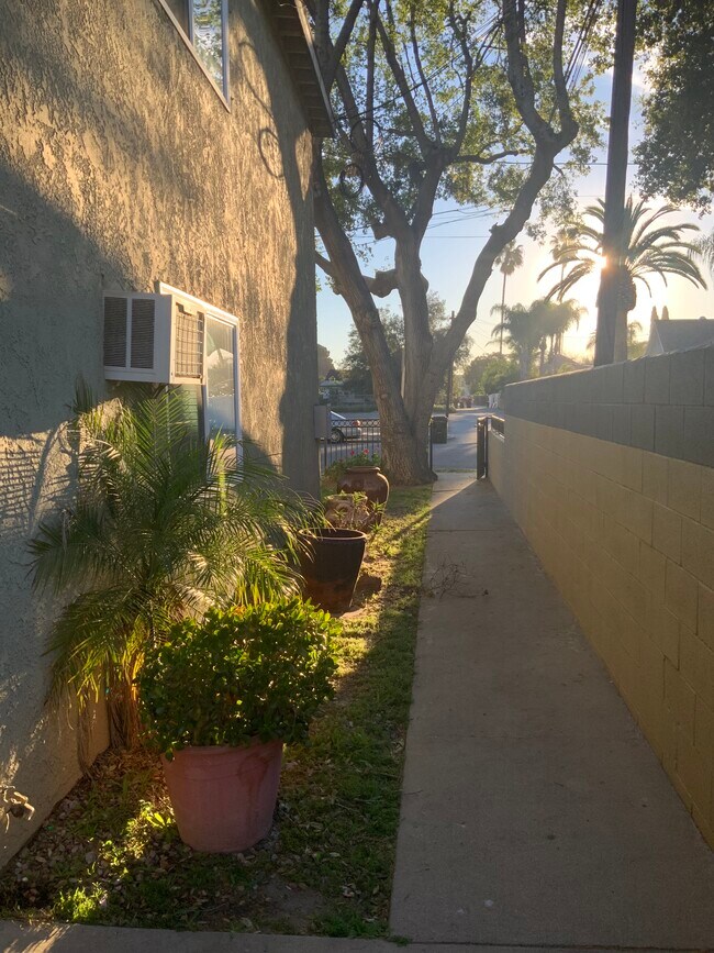 Foto del edificio - 837 S Gordon St