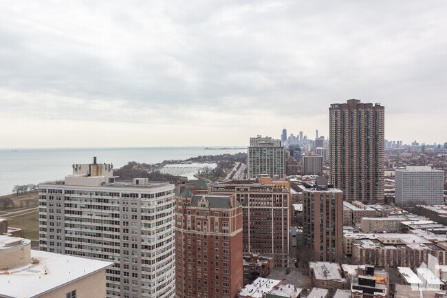 Foto del edificio - 655 W Irving Park Rd