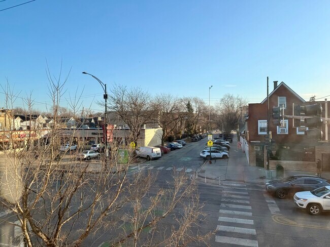 Foto del edificio - 2608 W Fullerton Ave