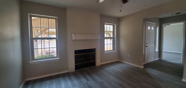 Building Photo - 2885 Inniswood Cir