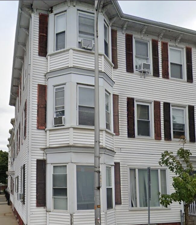 Building Photo - 290 Prospect St