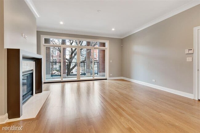 Building Photo - 3343 N Kenmore Ave