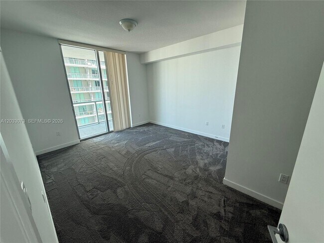 Foto del edificio - 79 SW 12th St