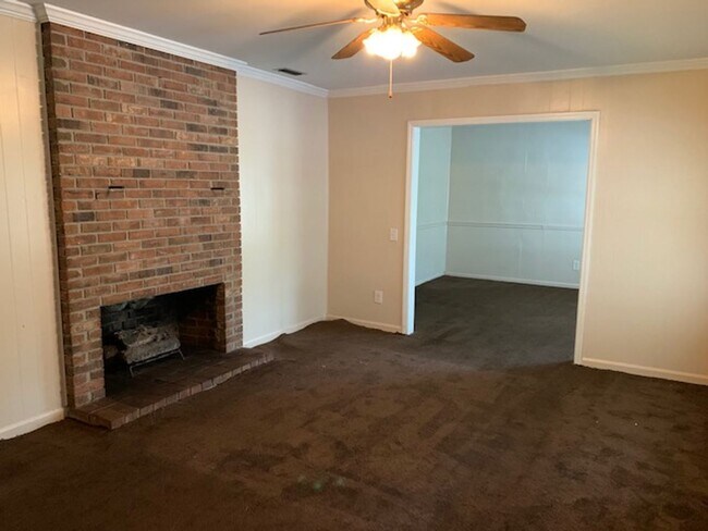 Building Photo - 3BD/1B Duplex in S. Lowndes County