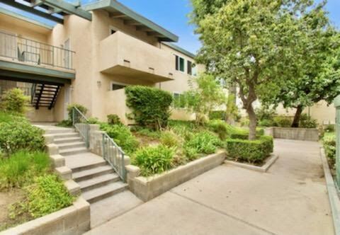 Primary Photo - 10636 Woodley Ave