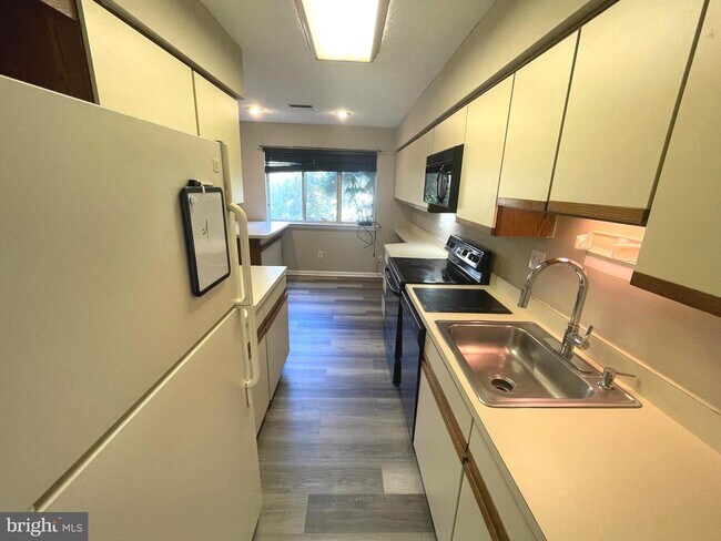 Foto del edificio - 214 Carriage Ct