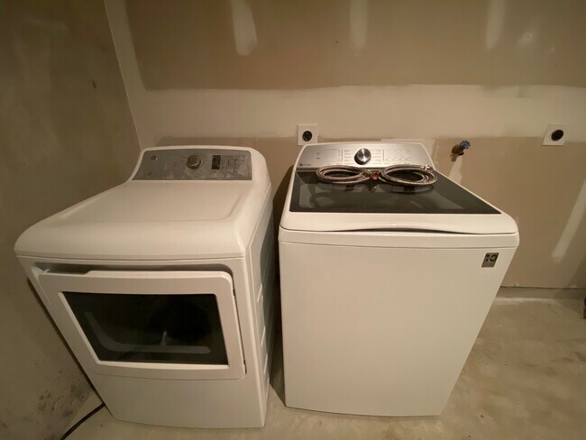 Building Photo - 5357 Blue Aster Cir