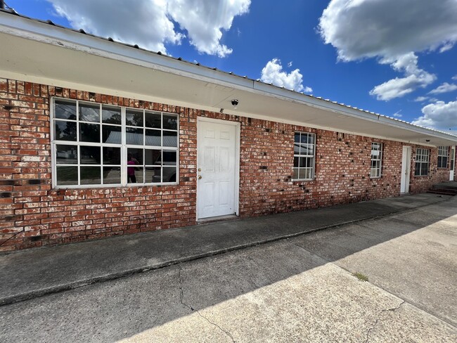 Building Photo - 1601 University Pkwy