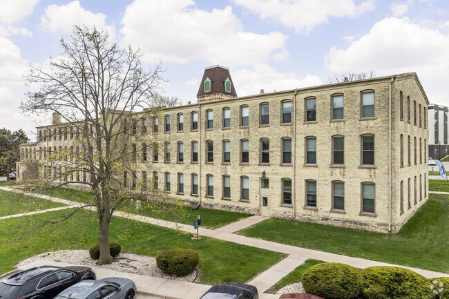 Building Photo - Signature 23 Apartments
