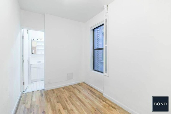 Building Photo - 222 E 85th St